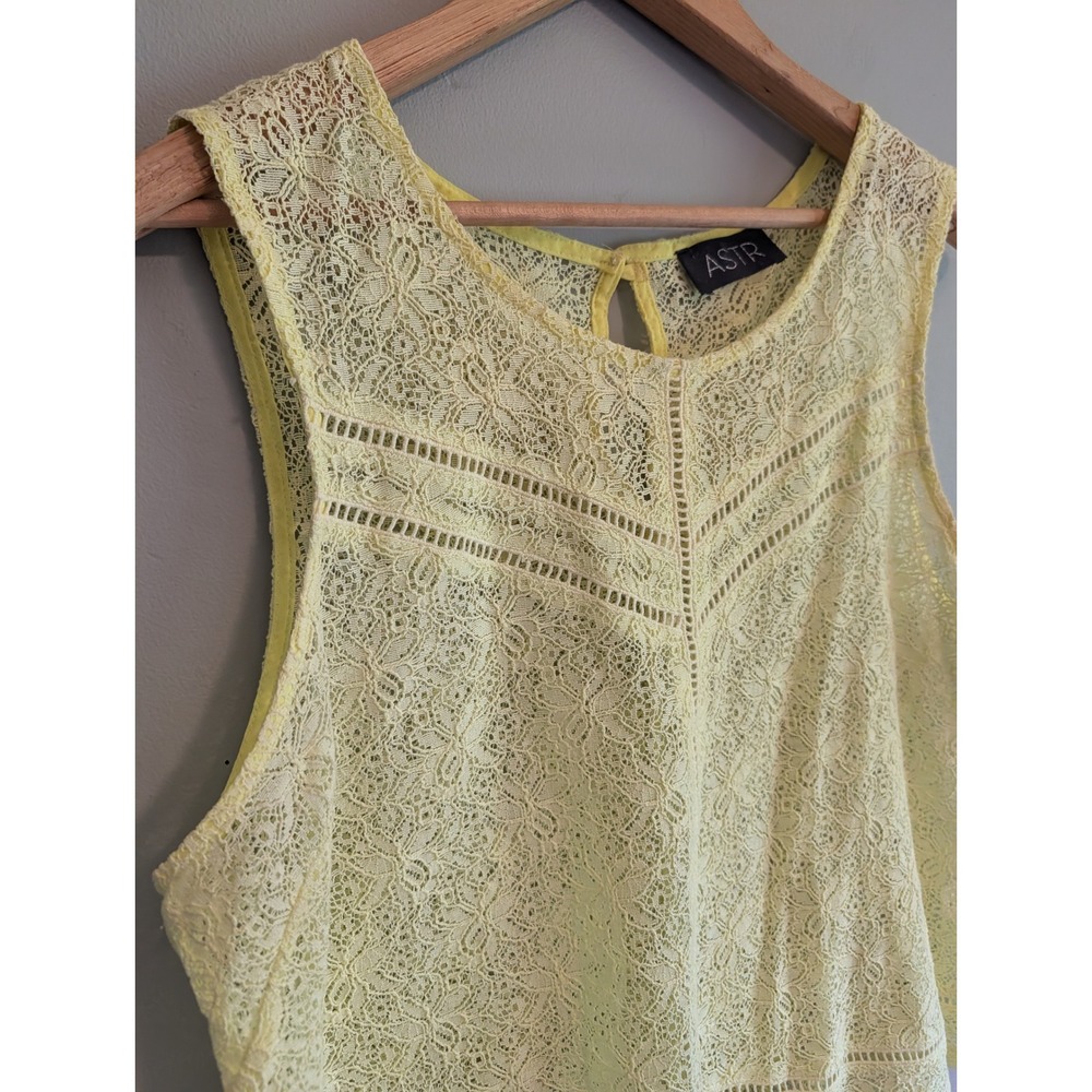 ASTR the Label Open Knit Yellow Floral Lace Sleeveless Top Keyhole Back Sunny - Picture 2 of 9